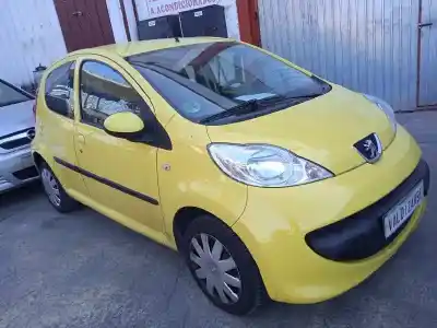 Véhicule à la ferraille peugeot 107 urban de l'année 2006 alimenté 1kr