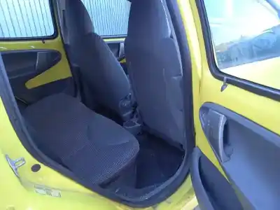 Véhicule à la ferraille peugeot 107 urban de l'année 2006 alimenté 1kr