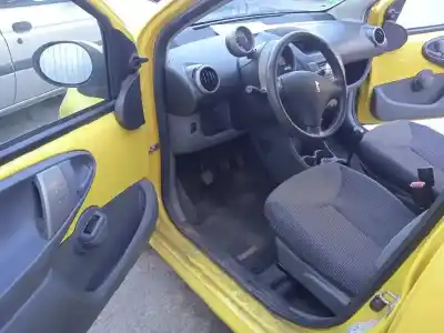 Véhicule à la ferraille peugeot 107 urban de l'année 2006 alimenté 1kr