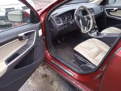 Veículo de Sucata volvo v60 kombi 2.0 diesel cat do ano 2011 alimentado d5204t2