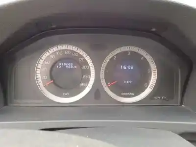 Veículo de Sucata volvo v60 kombi 2.0 diesel cat do ano 2011 alimentado d5204t2