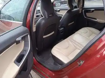 Veículo de Sucata volvo v60 kombi 2.0 diesel cat do ano 2011 alimentado d5204t2