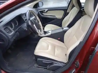 Veículo de Sucata volvo v60 kombi 2.0 diesel cat do ano 2011 alimentado d5204t2