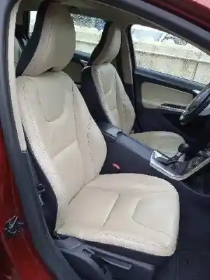 Veículo de Sucata volvo v60 kombi 2.0 diesel cat do ano 2011 alimentado d5204t2