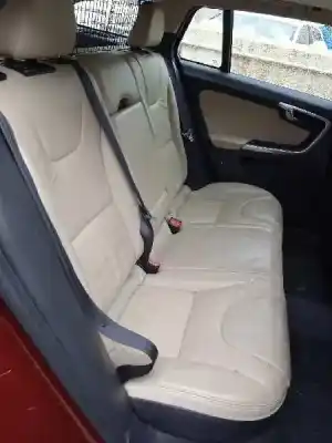 Veículo de Sucata volvo v60 kombi 2.0 diesel cat do ano 2011 alimentado d5204t2