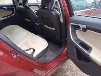 Veículo de Sucata volvo v60 kombi 2.0 diesel cat do ano 2011 alimentado d5204t2