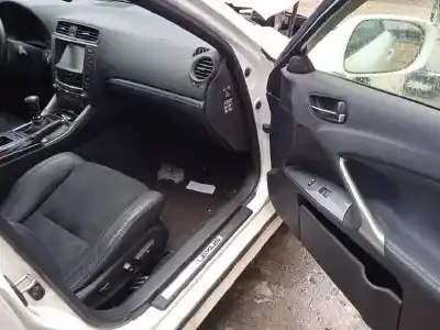 Здавання транспортного засобу lexus is200 (ds2/is2) 200d року 2011 потужний 2adftv