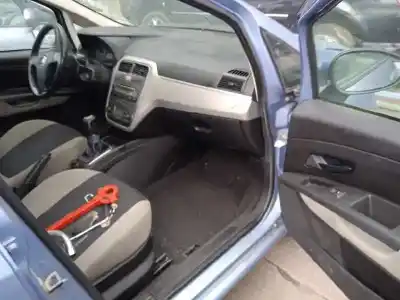 Veículo de Sucata fiat grande punto (199) 1.3 16v jtd cat do ano 2006 alimentado 199a2000