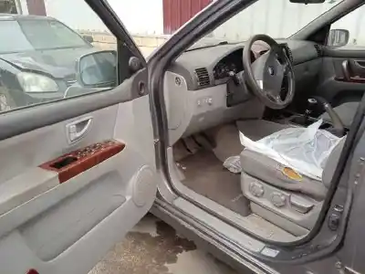 Verschrottungsfahrzeug kia sorento i (jc) 2.5 crdi des jahres 2004 angetrieben d4cb