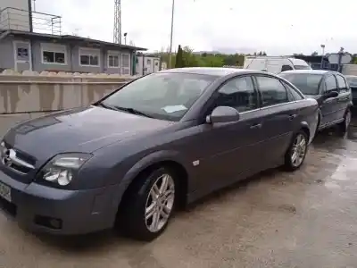 Véhicule à la ferraille OPEL VECTRA C BERLINA Comfort de l'année 2003 alimenté Z22SE