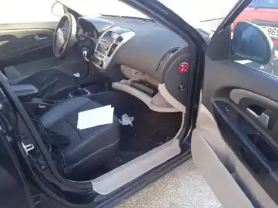 Veicolo di demolizione kia pro cee´d (ed) 2.0 crdi 140 dell'anno 2007 alimentato d4ea