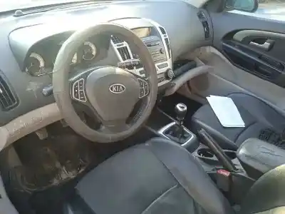 Veicolo di demolizione kia pro cee´d (ed) 2.0 crdi 140 dell'anno 2007 alimentato d4ea