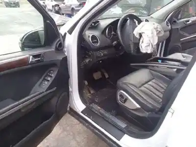 Véhicule à la ferraille mercedes                                           clase m (w164)                                                                                                                                                                                                                                             ml 320 cdi 4-matic (164.122)                                                                                                                                                                                                                               de l'année 2008 alimenté 642940