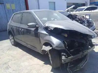 Veicolo di demolizione SKODA FABIA 1.0 MPI dell'anno 2016 alimentato CHYB
