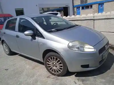 Veicolo di demolizione FIAT GRANDE PUNTO (199) 1.3 16V JTD CAT dell'anno 2008 alimentato 199A2000