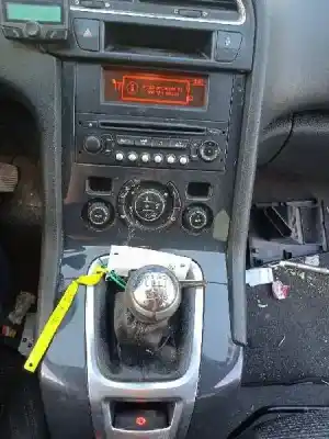 Veículo de Sucata peugeot 5008 premium do ano 2010 alimentado 9hz