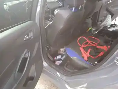 Sloopvoertuig ford focus lim. st van het jaar 2015 aangedreven t8da