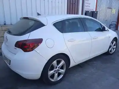 Veículo de Sucata opel astra j lim. sport do ano 2010 alimentado a17dtr