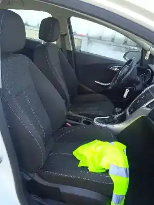 Veículo de Sucata opel astra j lim. sport do ano 2010 alimentado a17dtr