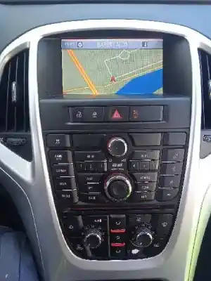 Veículo de Sucata opel astra j lim. sport do ano 2010 alimentado a17dtr