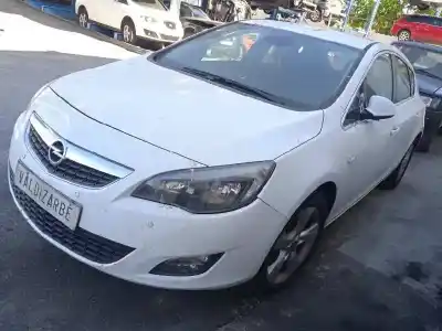 Veículo de Sucata opel astra j lim. sport do ano 2010 alimentado a17dtr