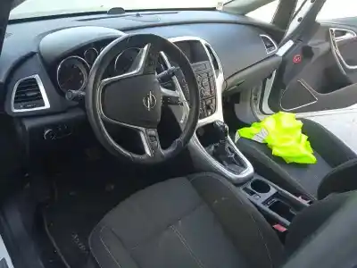 Veículo de Sucata opel astra j lim. sport do ano 2010 alimentado a17dtr