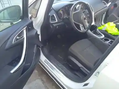 Veículo de Sucata opel astra j lim. sport do ano 2010 alimentado a17dtr