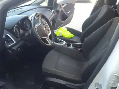 Veículo de Sucata opel astra j lim. sport do ano 2010 alimentado a17dtr