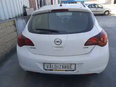 Veículo de Sucata opel astra j lim. sport do ano 2010 alimentado a17dtr