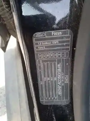 Sloopvoertuig ford focus lim. black&red van het jaar 2016 aangedreven m1dd