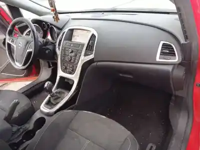 Veículo de Sucata opel astra j lim. sport do ano 2011 alimentado a17dtr