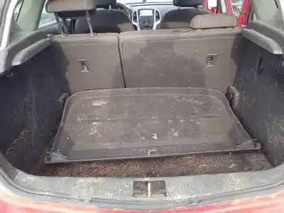 Veículo de Sucata opel astra j lim. sport do ano 2011 alimentado a17dtr