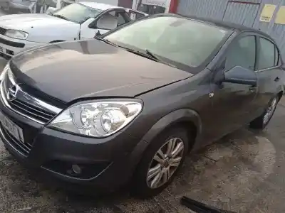 Veicolo di demolizione OPEL ASTRA H BERLINA Edition dell'anno 2010 alimentato Z17DTR