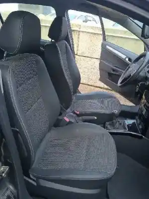 Veicolo di demolizione opel astra h berlina edition dell'anno 2010 alimentato z17dtr