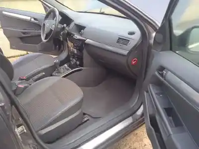 Veicolo di demolizione opel astra h berlina edition dell'anno 2010 alimentato z17dtr