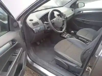 Veicolo di demolizione opel astra h berlina edition dell'anno 2010 alimentato z17dtr
