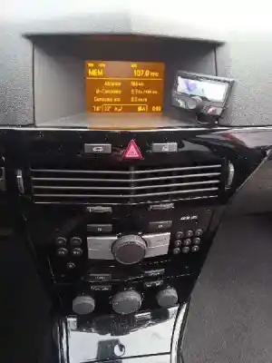 Veicolo di demolizione opel astra h berlina edition dell'anno 2010 alimentato z17dtr