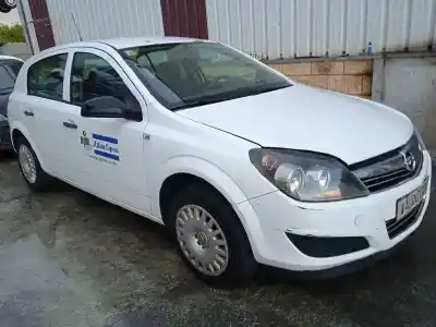 Veicolo di demolizione OPEL ASTRA H BERLINA Edition dell'anno 2009 alimentato Z13DTH