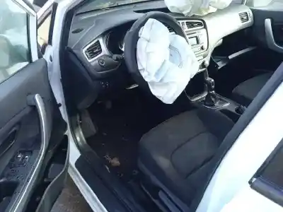 Veículo de Sucata kia pro cee´d (jd) 1.4 crdi 90 do ano 2016 alimentado d4fc