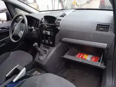 Veículo de Sucata opel zafira b cosmo do ano 2010 alimentado z17dtj