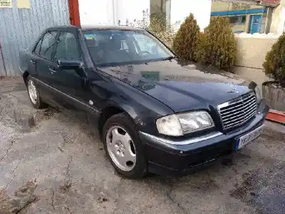 Vehículo de desguace MERCEDES CLASE C (W202) BERLINA 220 CDI (202.133) del año 2000 con motor 611960