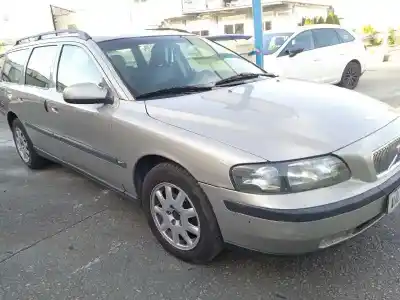 Veículo de Sucata volvo v70 familiar 2.4 diesel do ano 2003 alimentado d5244t2