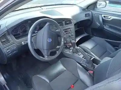 Veículo de Sucata volvo v70 familiar 2.4 diesel do ano 2003 alimentado d5244t2