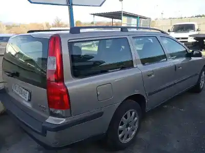 Veículo de Sucata volvo v70 familiar 2.4 diesel do ano 2003 alimentado d5244t2
