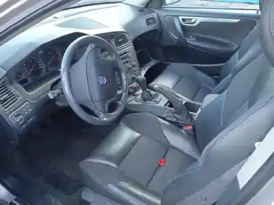 Veículo de Sucata volvo v70 familiar 2.4 diesel do ano 2003 alimentado d5244t2