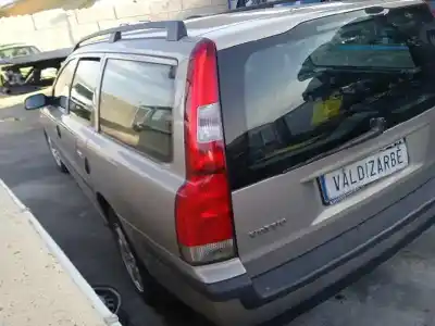Veículo de Sucata volvo v70 familiar 2.4 diesel do ano 2003 alimentado d5244t2