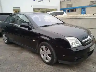Véhicule à la ferraille OPEL VECTRA C BERLINA Comfort de l'année 2004 alimenté Z19DTH