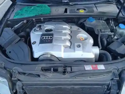 Veículo de Sucata audi a4 berlina (8e) 1.9 tdi (96kw) do ano 2001 alimentado awx