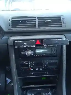 Veículo de Sucata audi a4 berlina (8e) 1.9 tdi (96kw) do ano 2001 alimentado awx