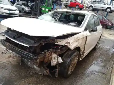 Véhicule à la ferraille seat                                               leon st (5f8)                                                                                                                                                                                                                                              style connect                                                                                                                                                                                                                                              de l'année 2018 alimenté cpwa